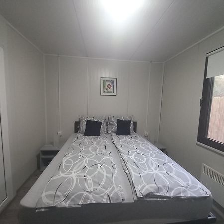 Rita Apartman & Studio 兹雷尼亚宁 外观 照片