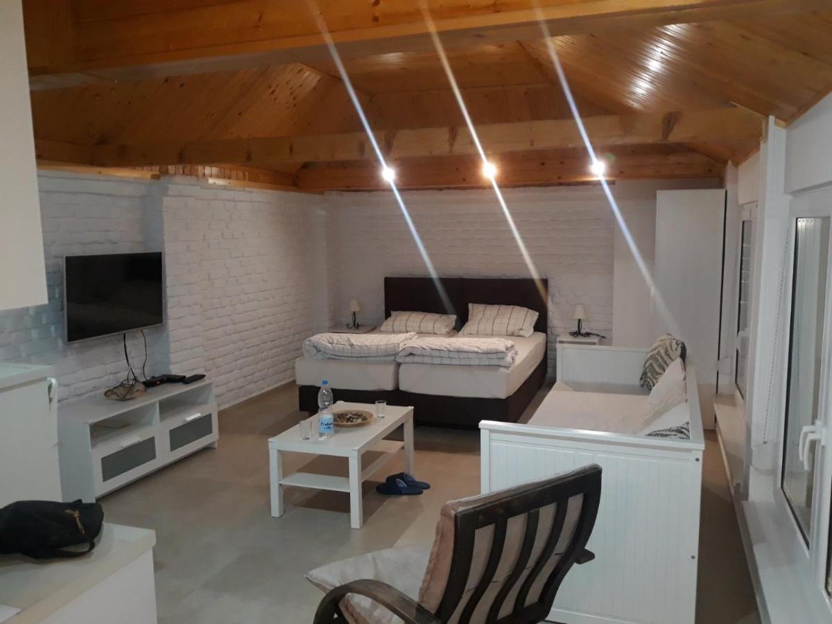 Rita Apartman & Studio 兹雷尼亚宁 外观 照片
